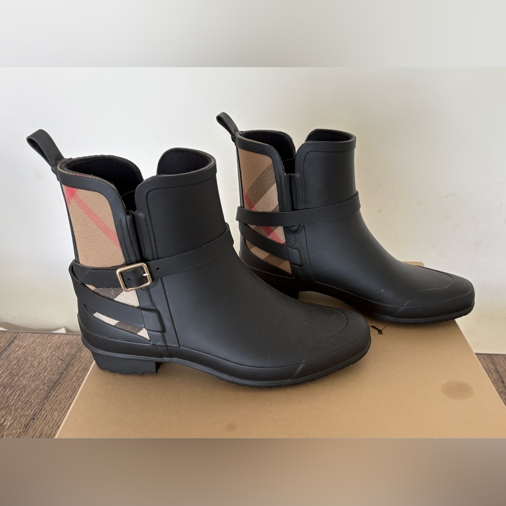 Burberry Black Winter Rain Boots Chelsea Style